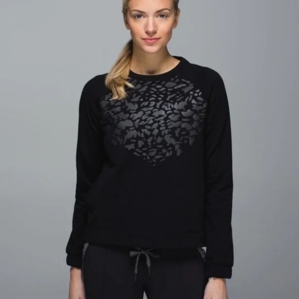 Lululemon Black Crewneck Pullover Size 6 Textured Front Pocket Sweatshirt